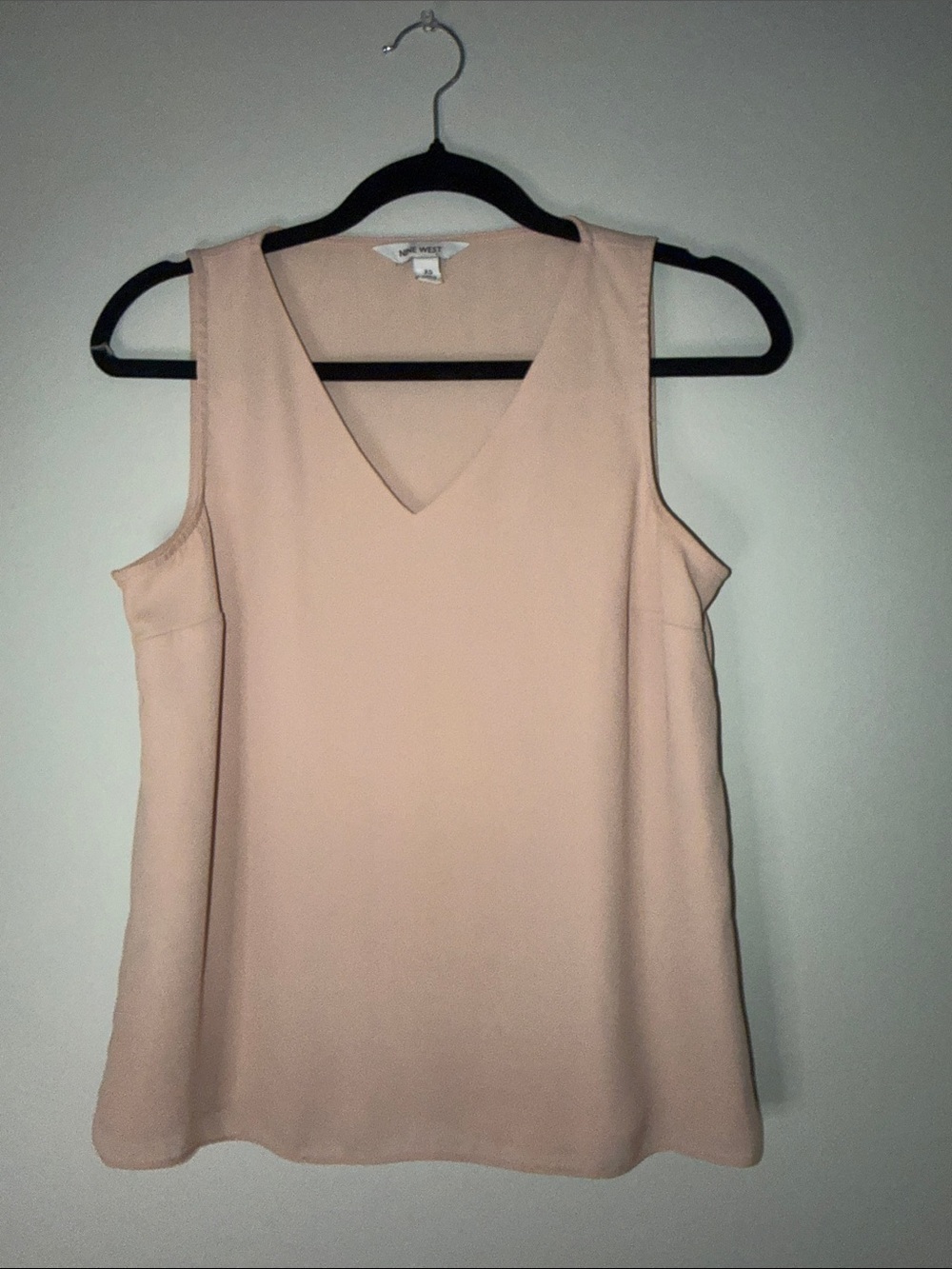 White House Black Market Pale Pink V-Neck Sleeveless Camisole